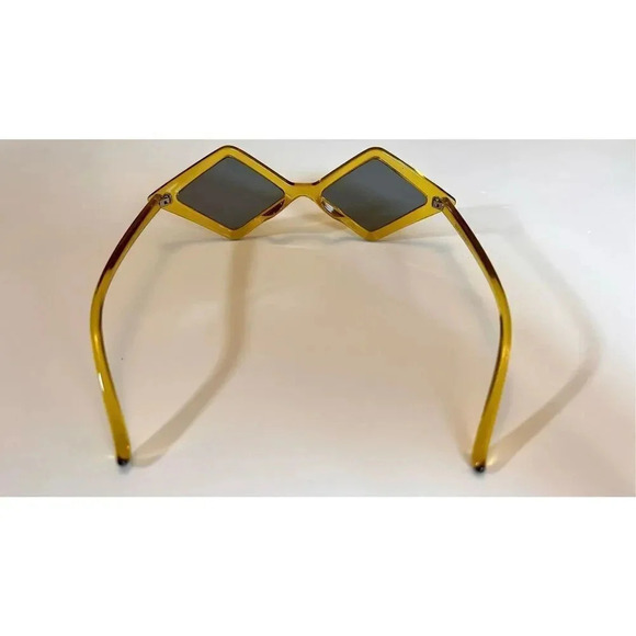 Women Modern Fashion Geometric Diamond Shape Pointy Yellow Sunglasses - Picture 4 of 8